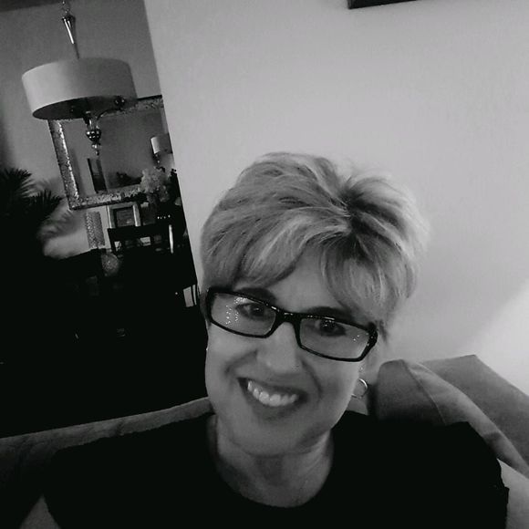 Meet your Posher, Christina - Picture 1 of 1